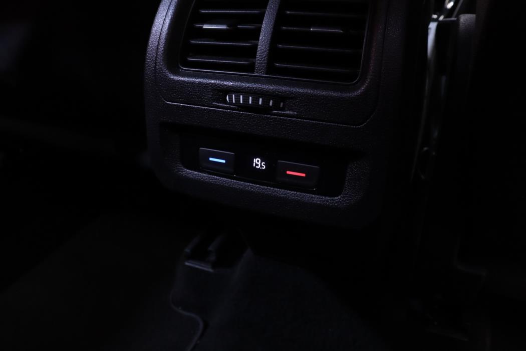 VOLKSWAGEN Touran 2018
