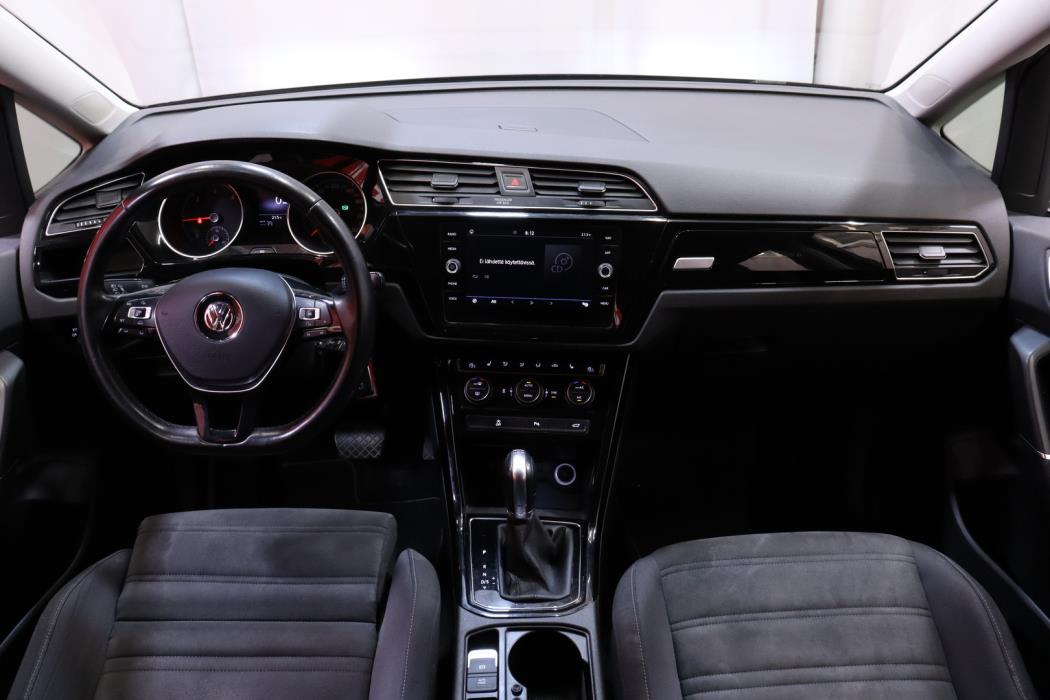 VOLKSWAGEN Touran 2018