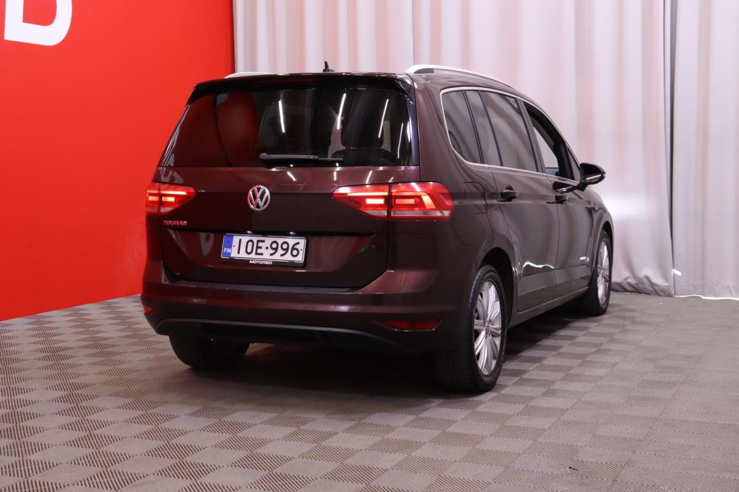 VOLKSWAGEN Touran 2018