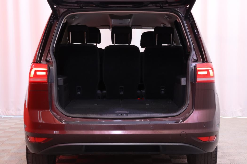 VOLKSWAGEN Touran 2018