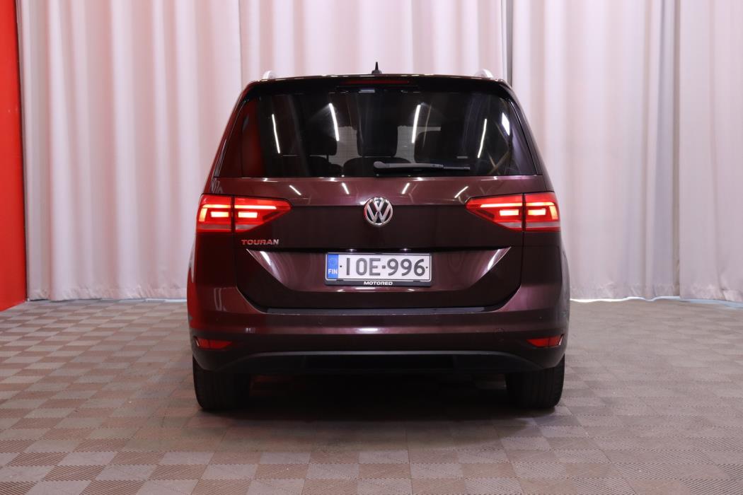 VOLKSWAGEN Touran 2018