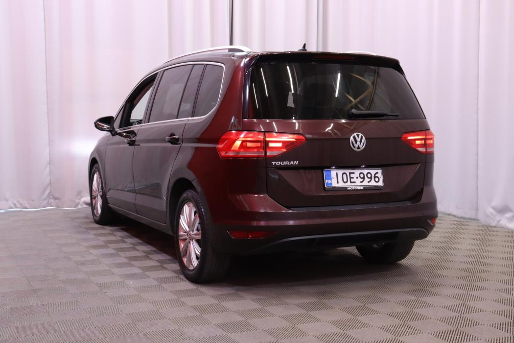 VOLKSWAGEN Touran 2018