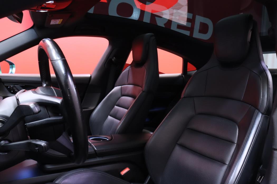 PORSCHE Taycan 2021