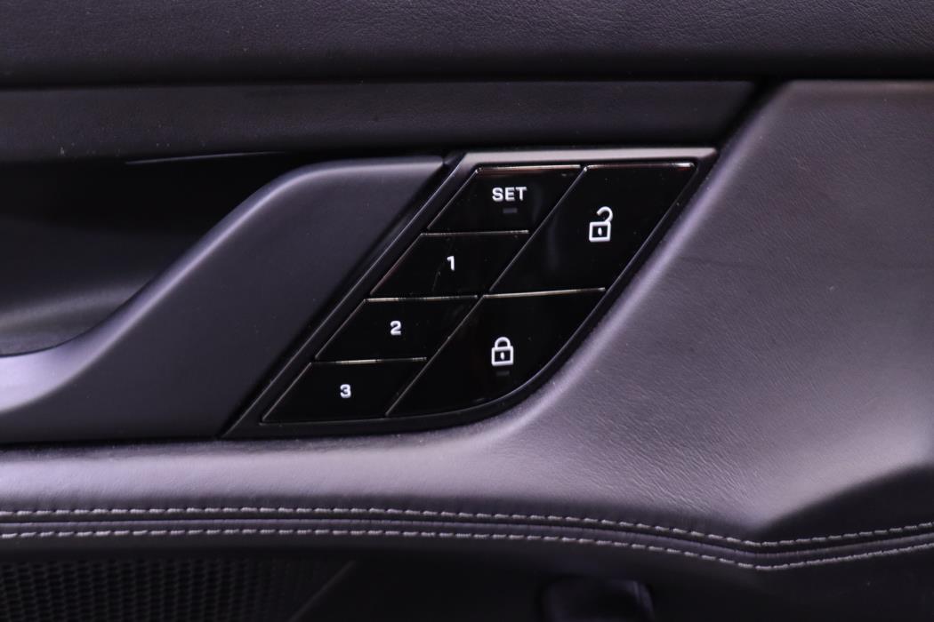 PORSCHE Taycan 2021