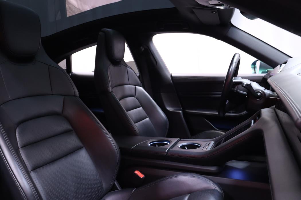 PORSCHE Taycan 2021