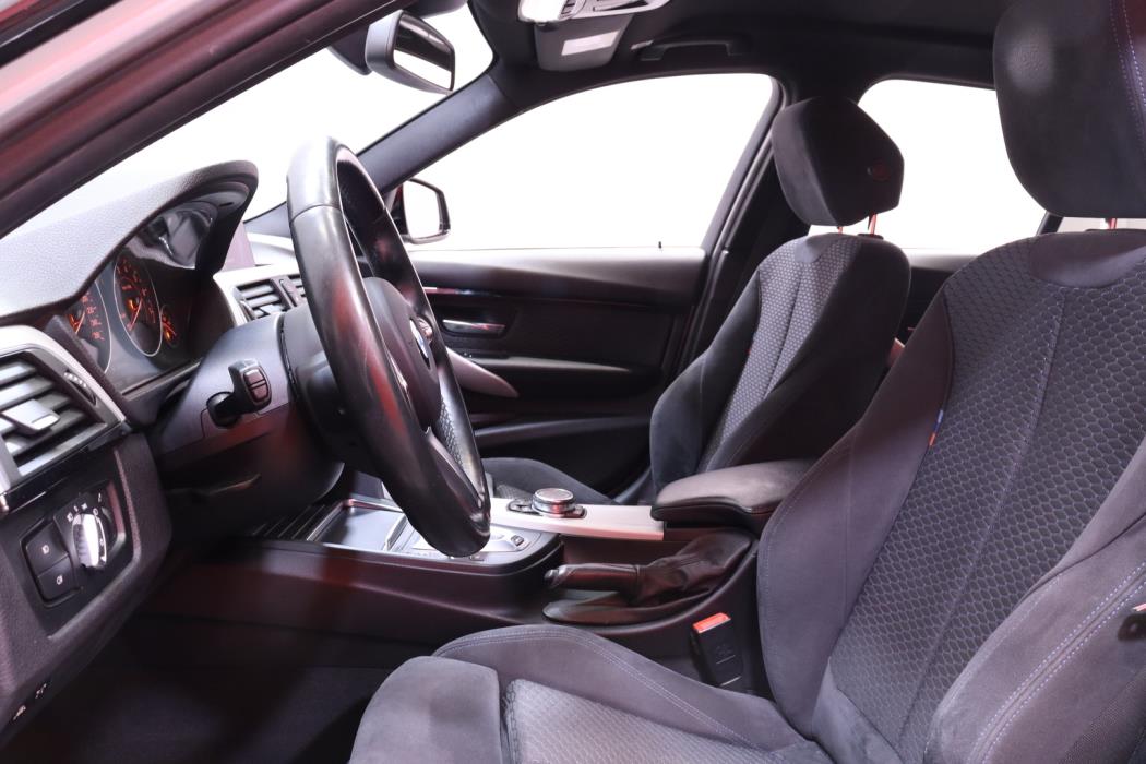 BMW 330 2016