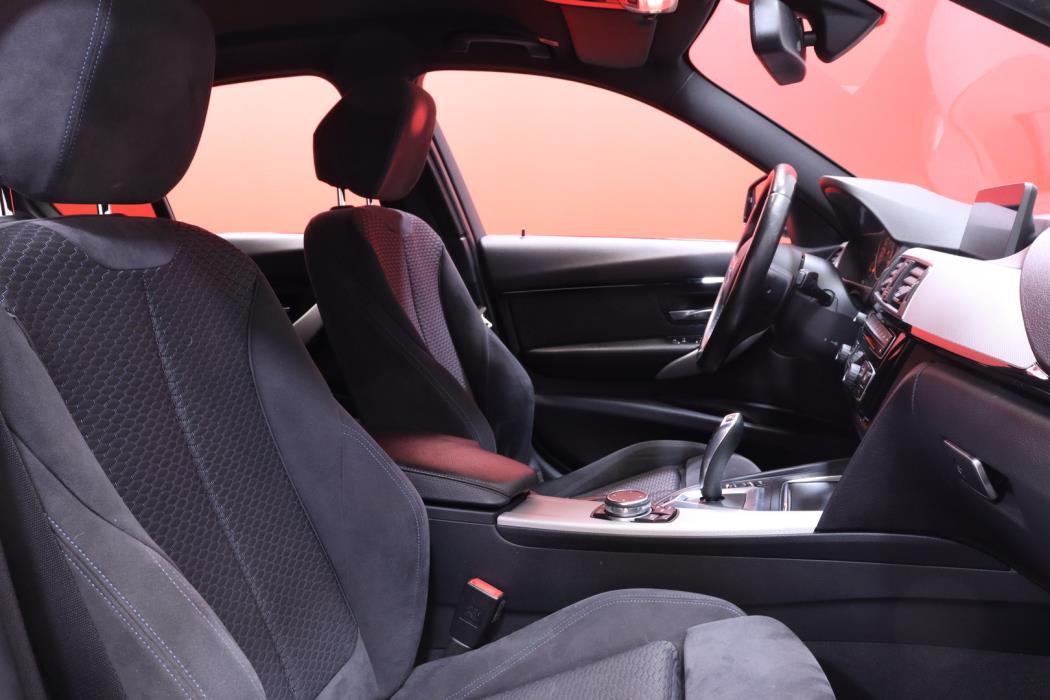 BMW 330 2016