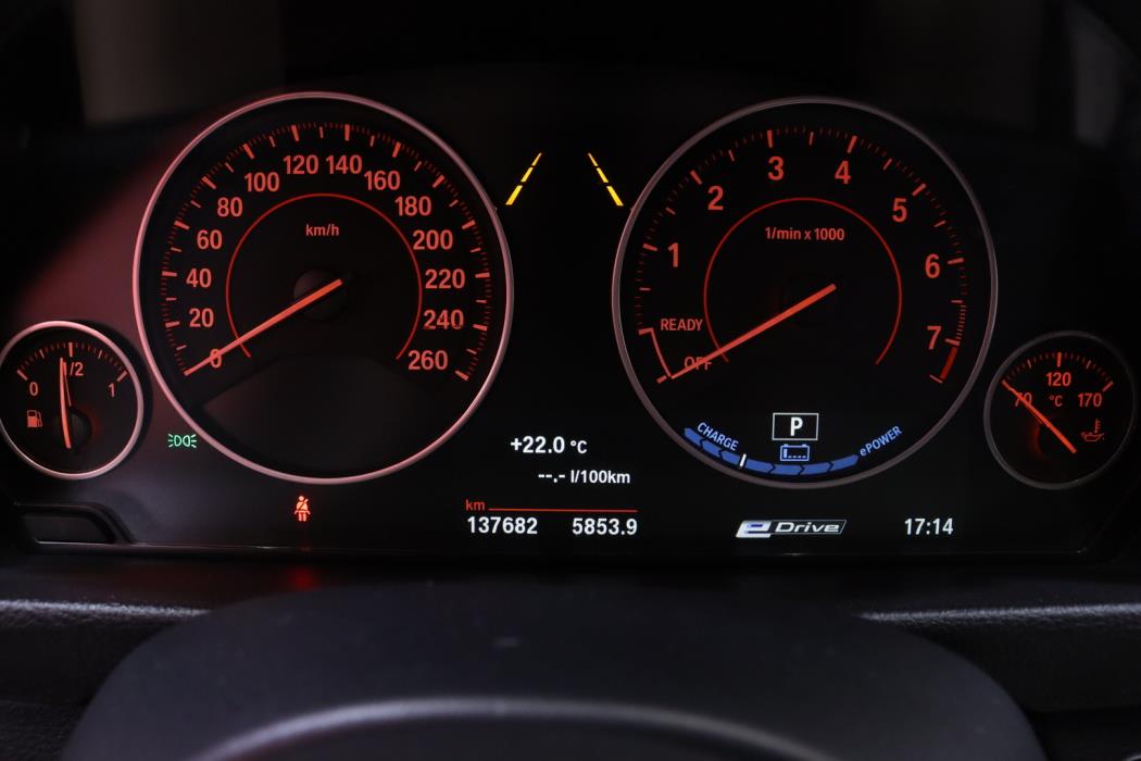 BMW 330 2016