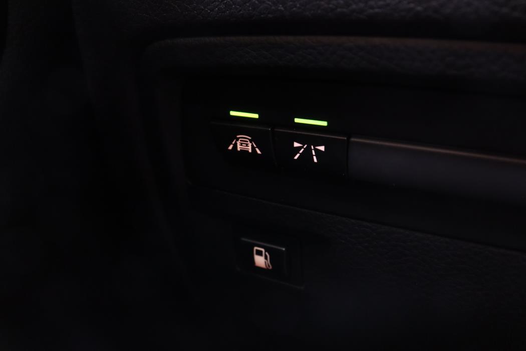 BMW 330 2016