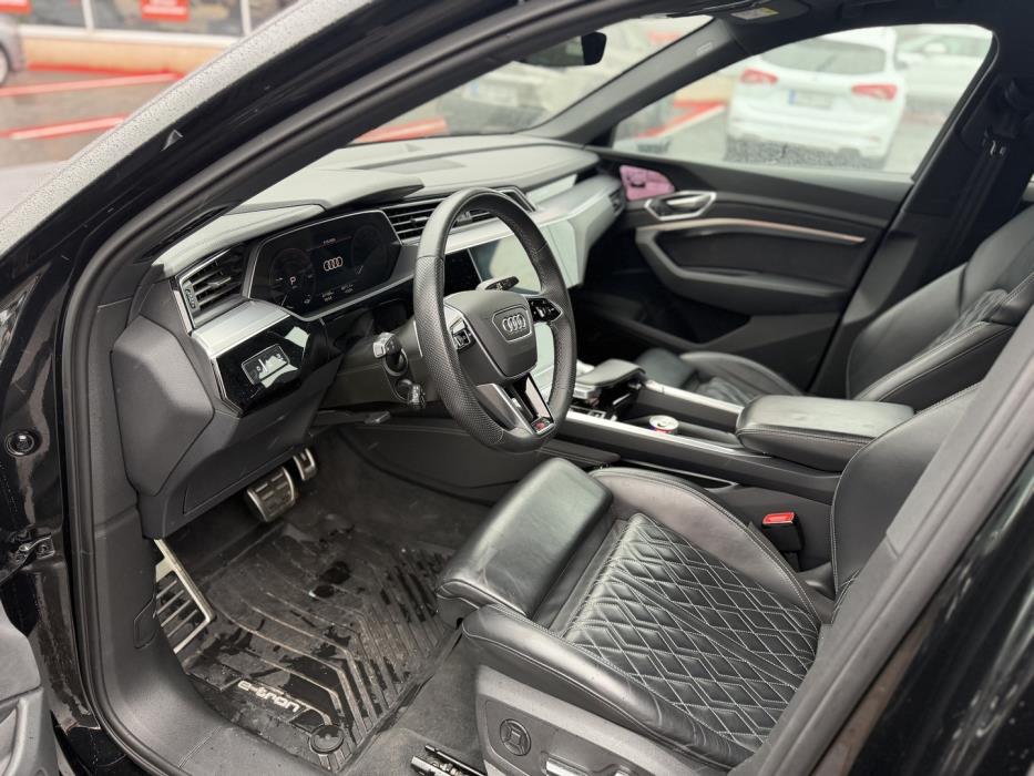 AUDI Q8 e-tron 2024
