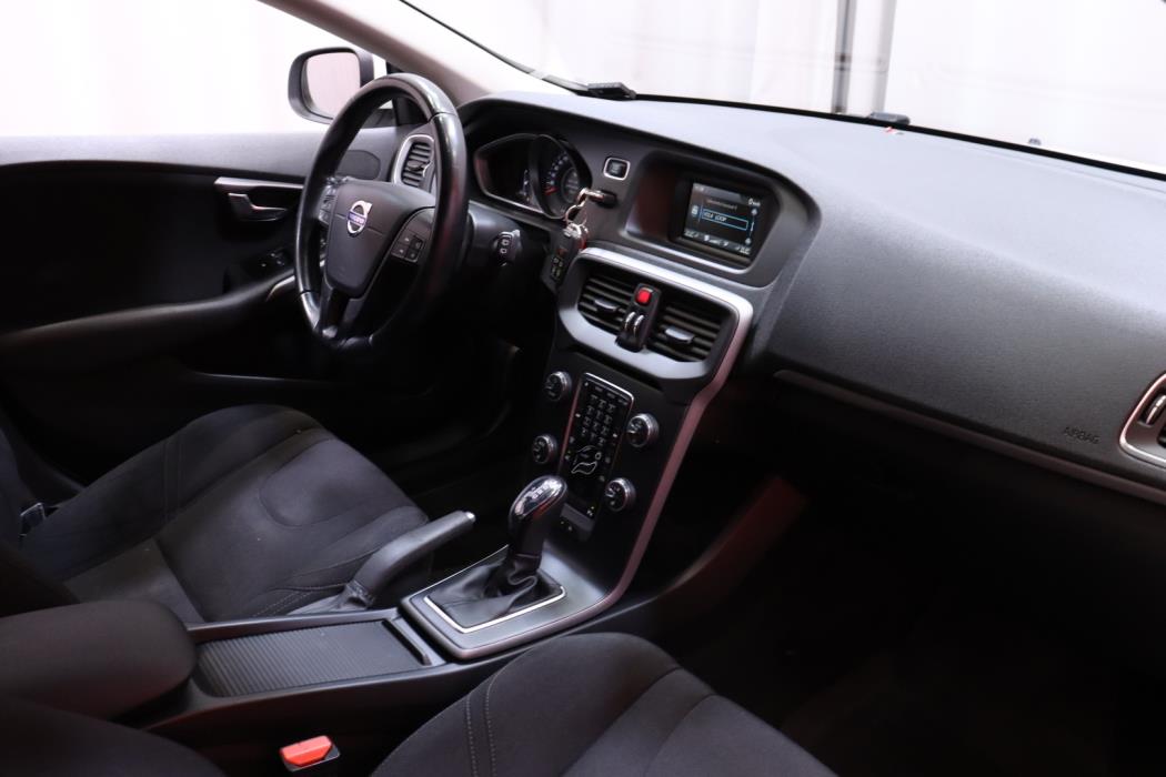 VOLVO V40 2014
