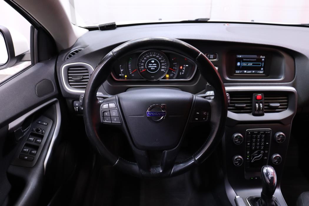 VOLVO V40 2014