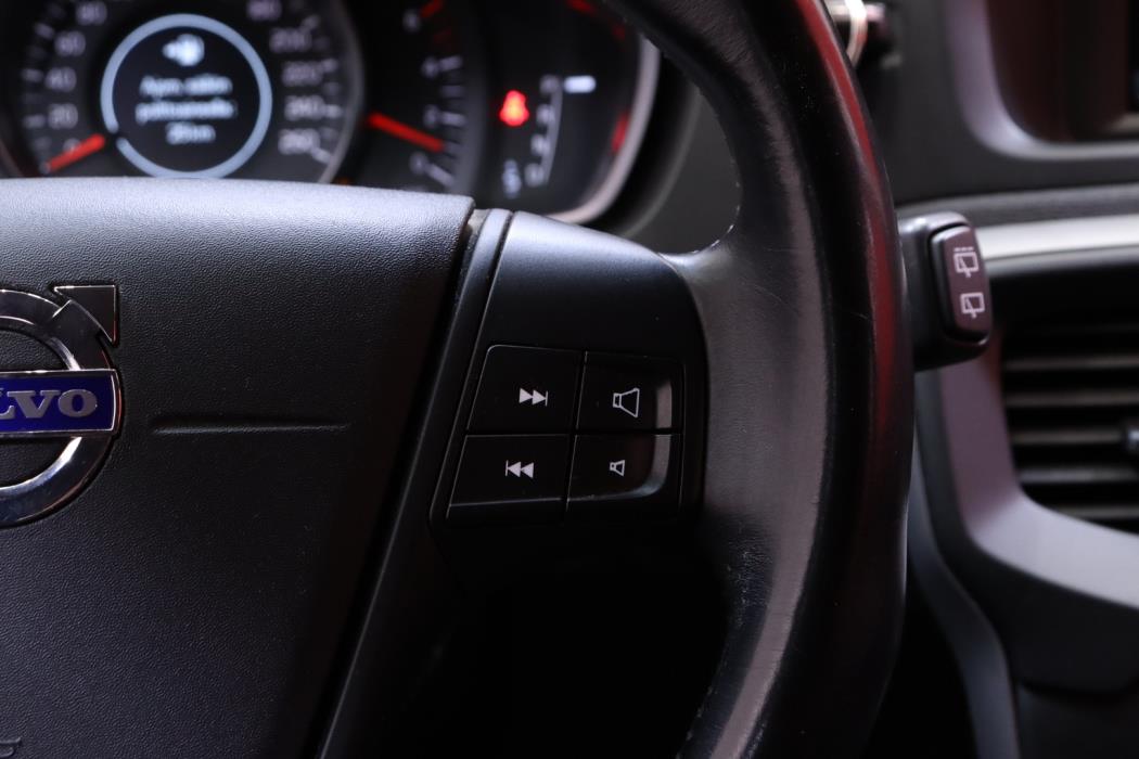 VOLVO V40 2014