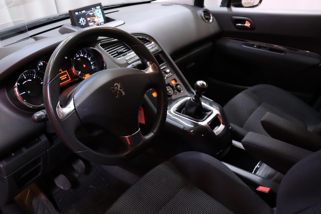 PEUGEOT 5008 2014