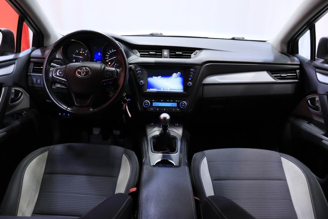 TOYOTA Avensis 2016