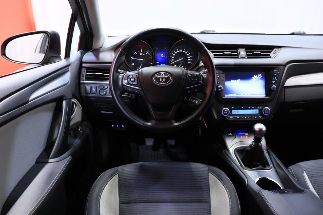 TOYOTA Avensis 2016