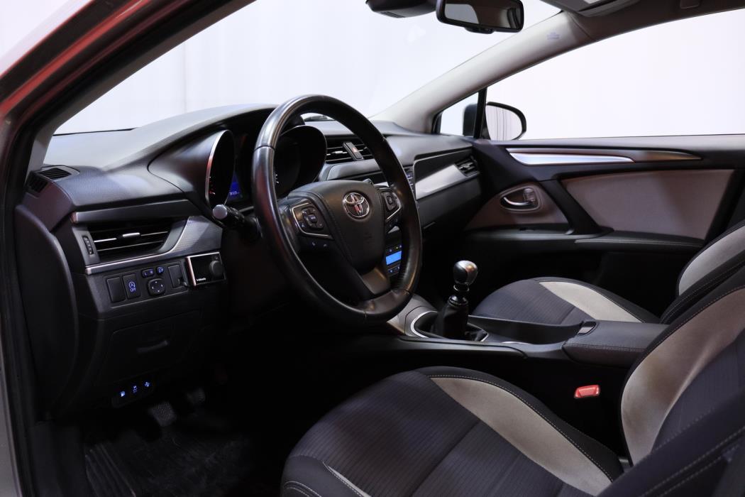 TOYOTA Avensis 2016