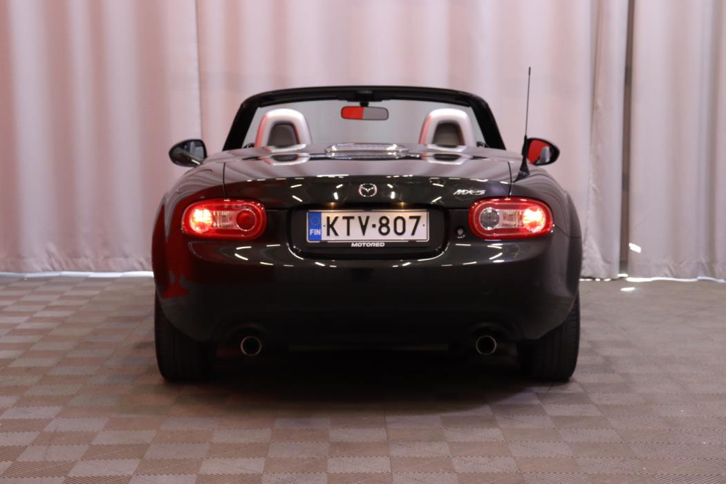MAZDA MX-5 2011