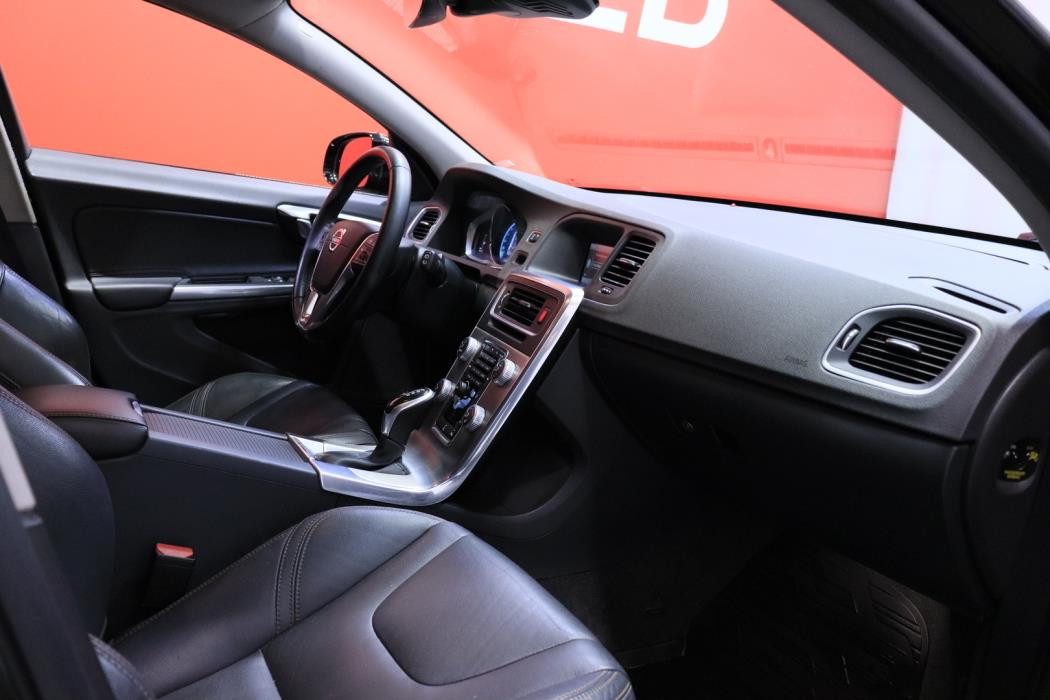 VOLVO V60 Cross Country 2016