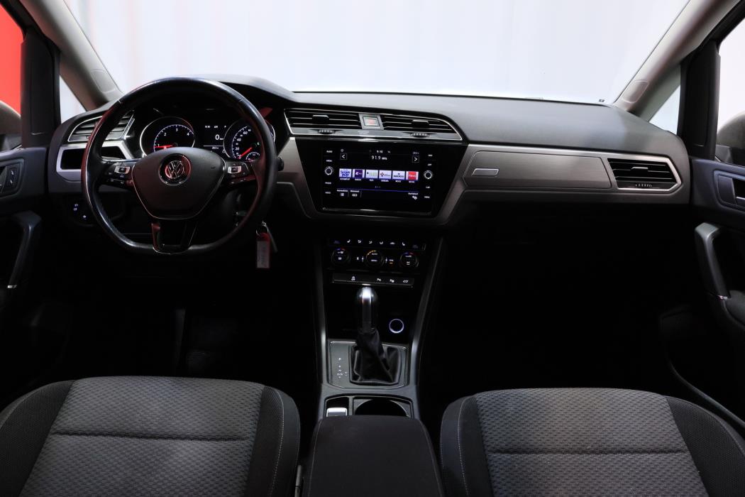 VOLKSWAGEN Touran 2018