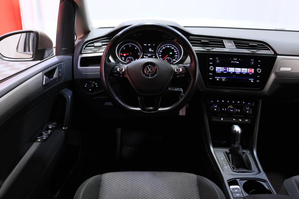 VOLKSWAGEN Touran 2018