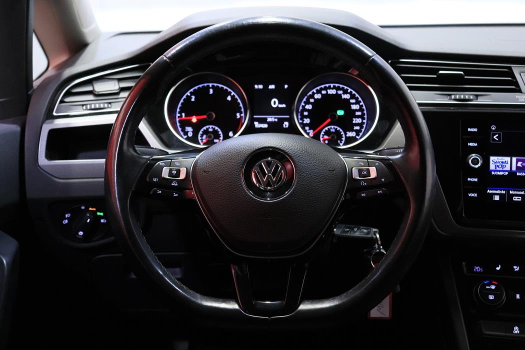 VOLKSWAGEN Touran 2018