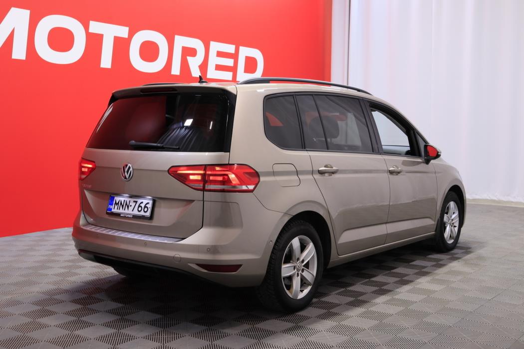 VOLKSWAGEN Touran 2018