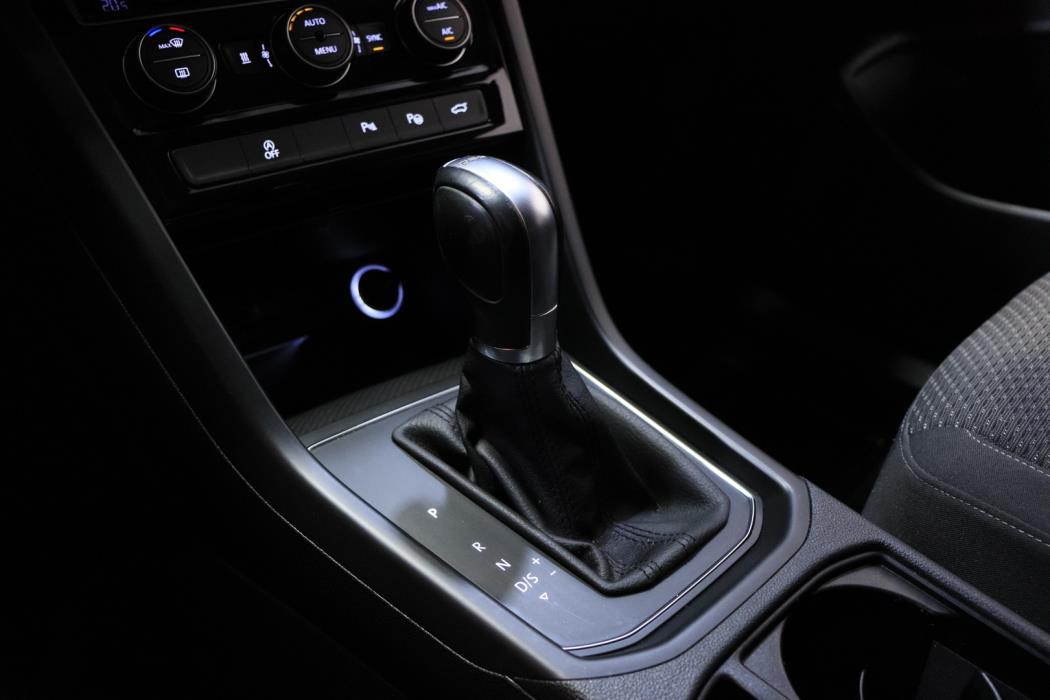 VOLKSWAGEN Touran 2018