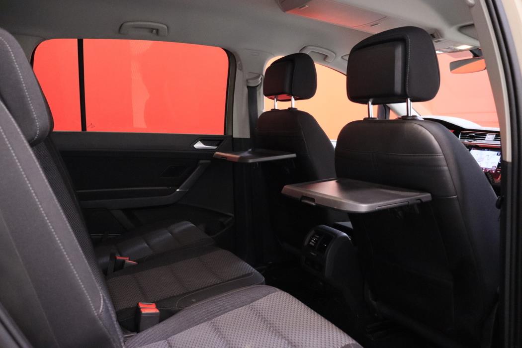 VOLKSWAGEN Touran 2018