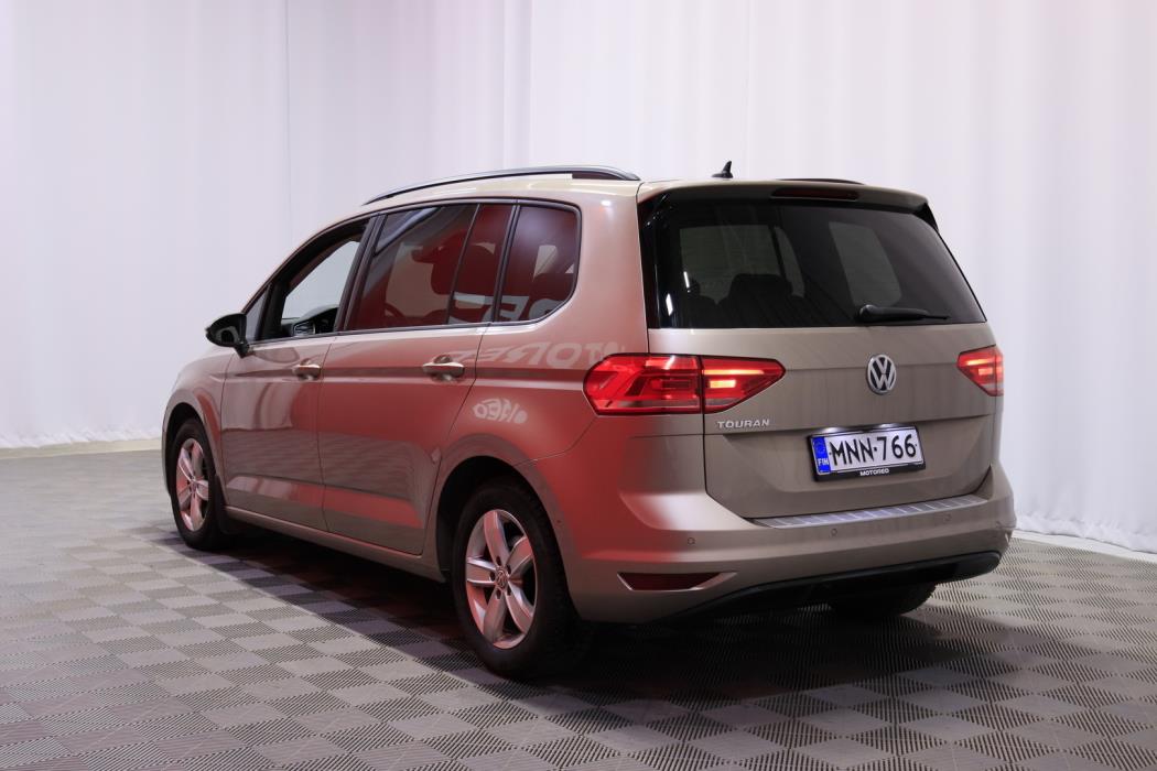 VOLKSWAGEN Touran 2018