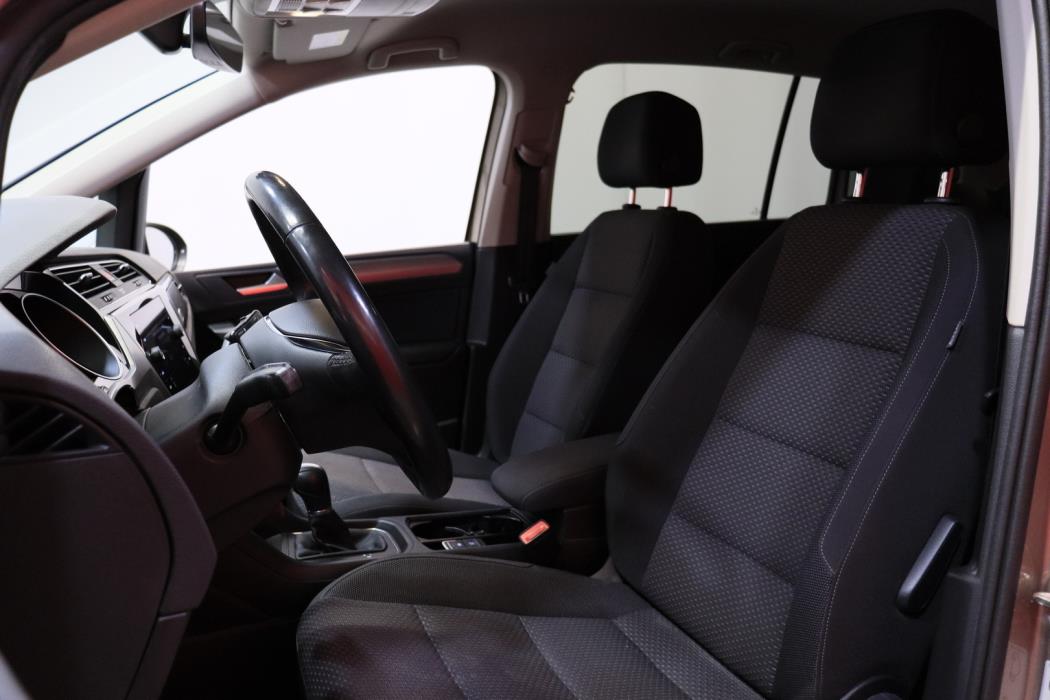 VOLKSWAGEN Touran 2018