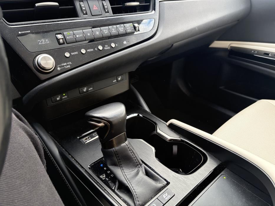 LEXUS ES 2023