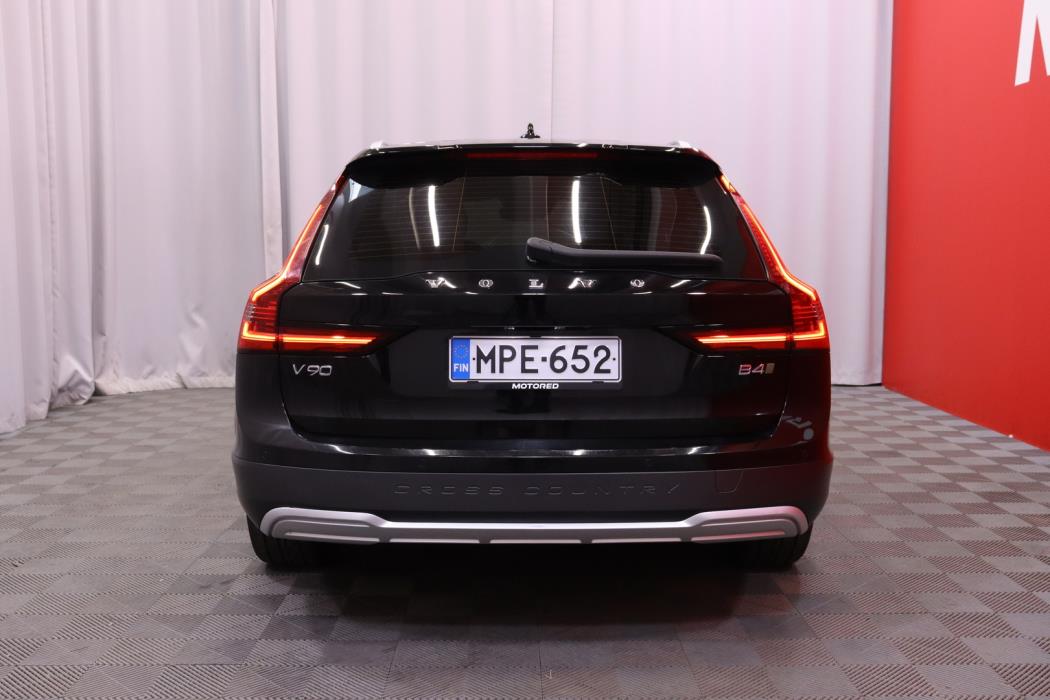 VOLVO V90 Cross Country 2021