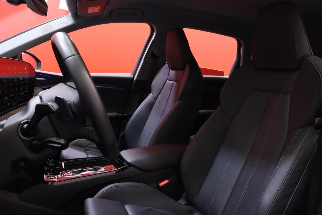 AUDI Q6 e-tron 2025