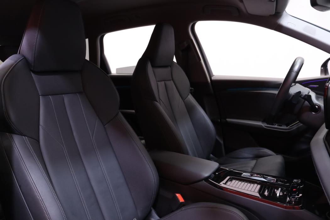 AUDI Q6 e-tron 2025