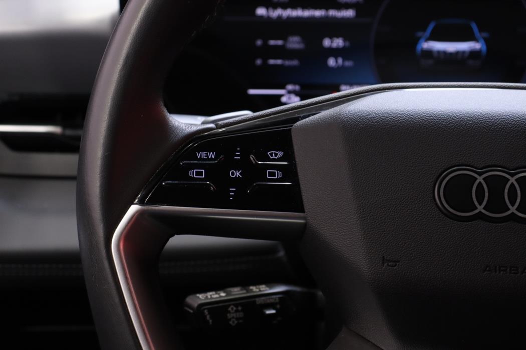 AUDI Q6 e-tron 2025