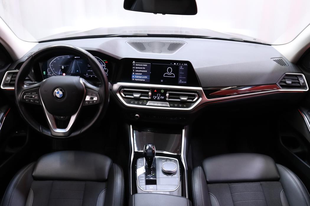 BMW 330 2021