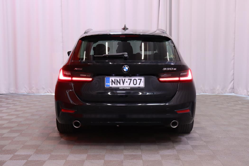 BMW 330 2021