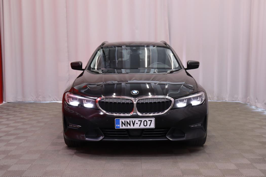 BMW 330 2021