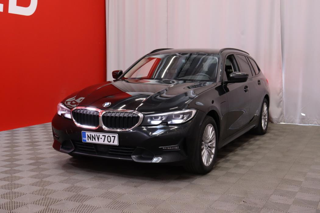 BMW 330 2021