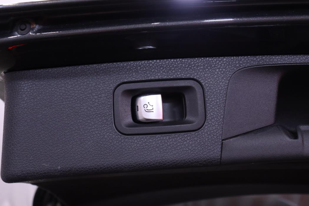 MERCEDES-BENZ E 2021
