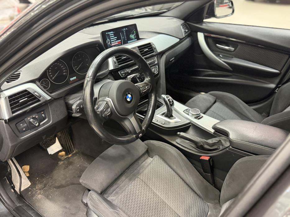 BMW 330 2016