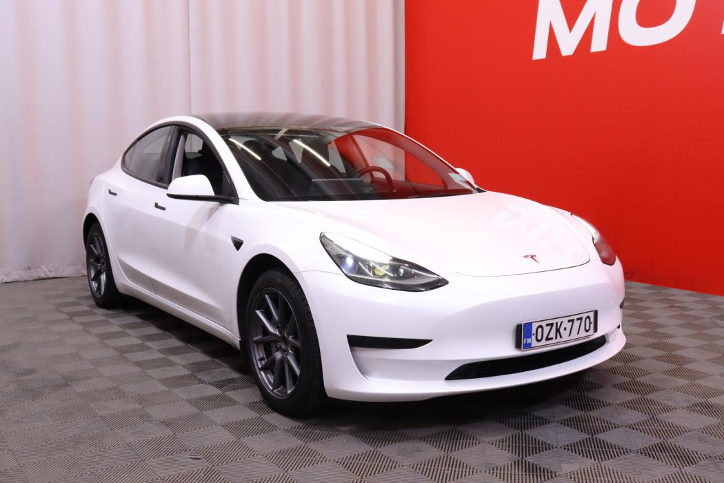 TESLA Model 3 2021
