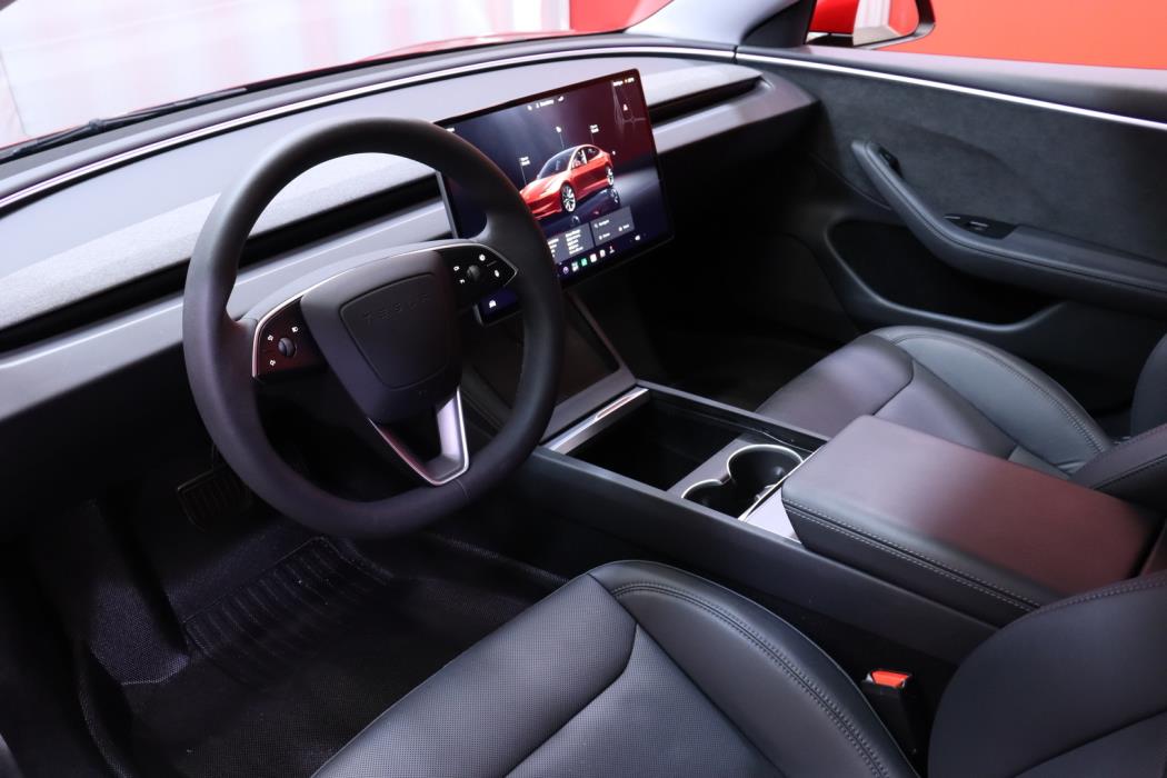 TESLA Model 3 2024