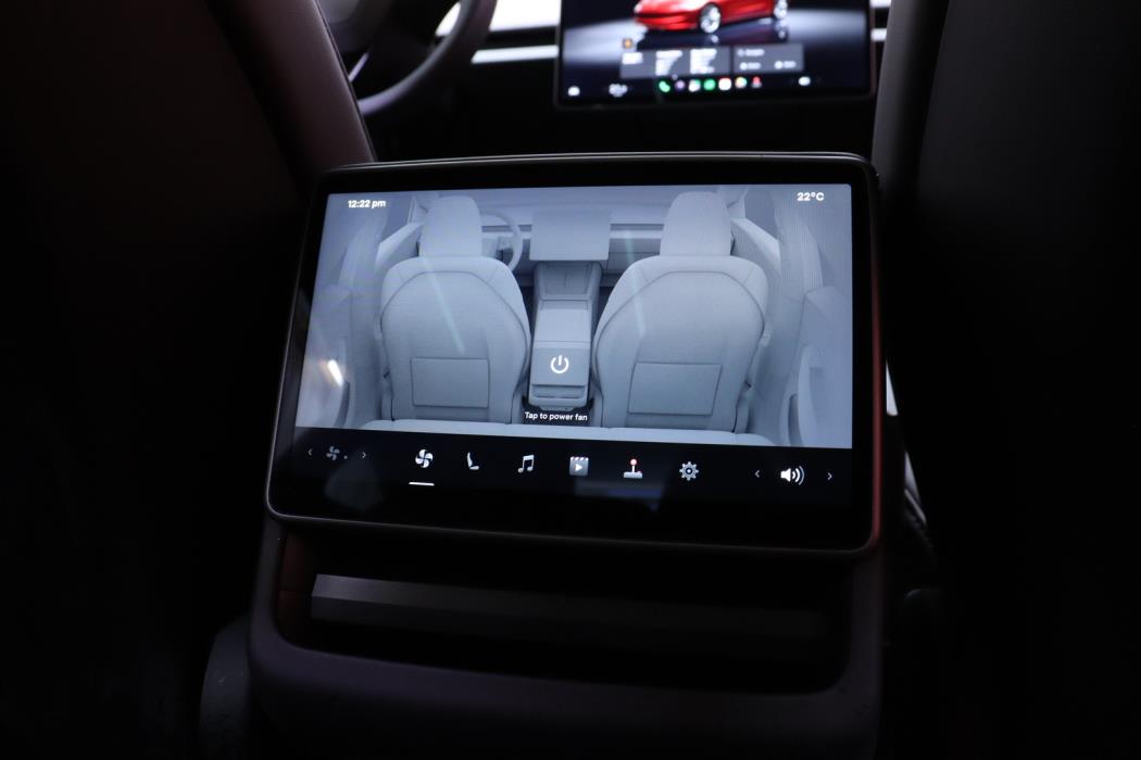 TESLA Model 3 2024