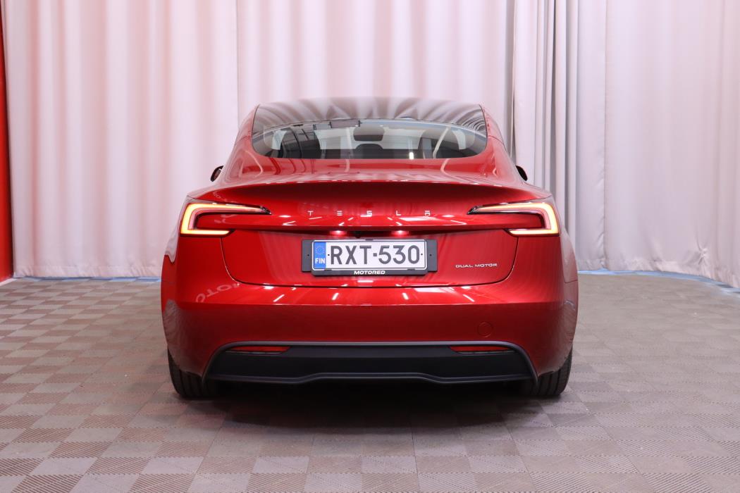 TESLA Model 3 2024