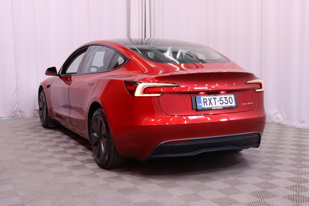 TESLA Model 3 2024