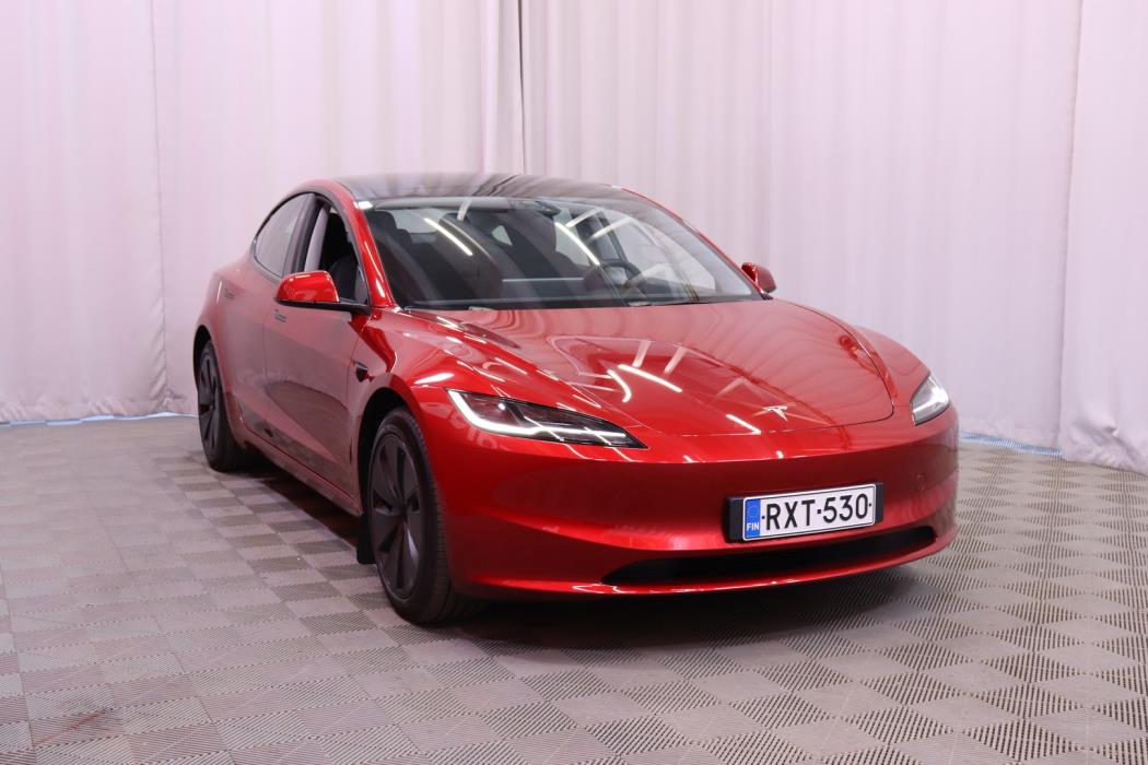 TESLA Model 3 2024