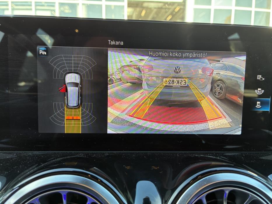 MERCEDES-BENZ EQB 2023