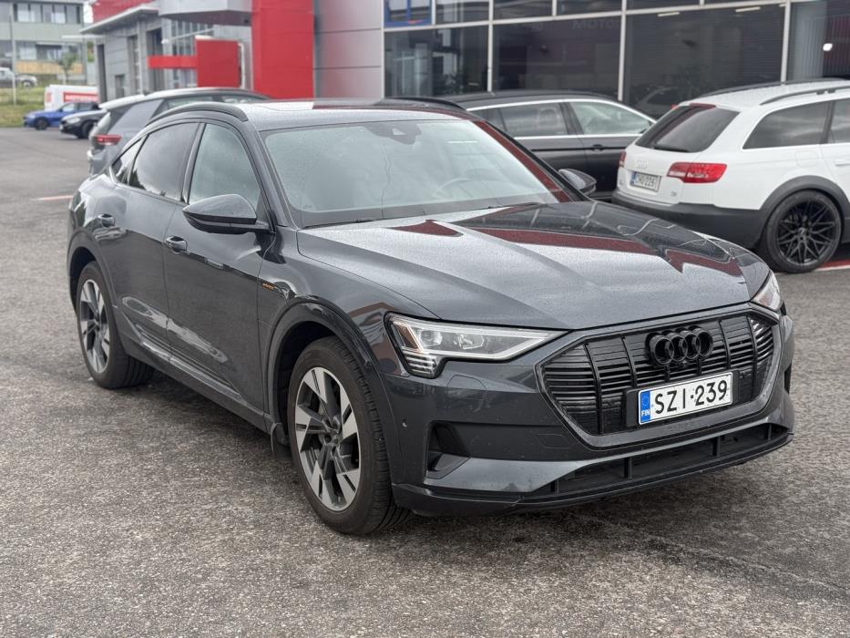 AUDI e-tron 2022